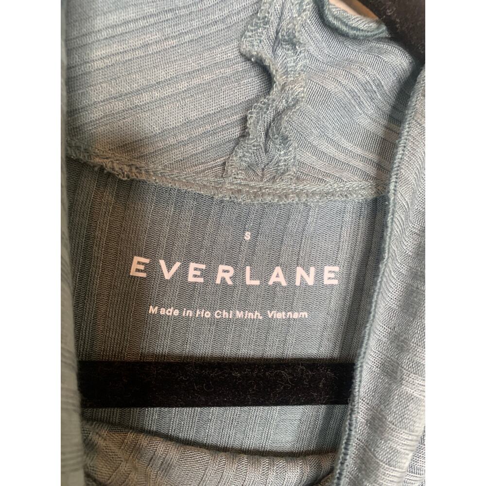 Everlane Fitted Mock Neck Top Lettuce Edge Sz Small Blue Green Tone - Picture 8 of 8